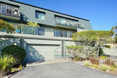 Main picture of 16 Greenwood Bay Dr