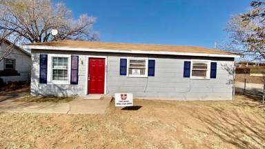 Main picture of 2415 E 10th St