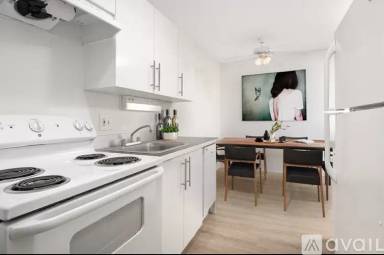 Main picture of 441 W Oakdale Ave
