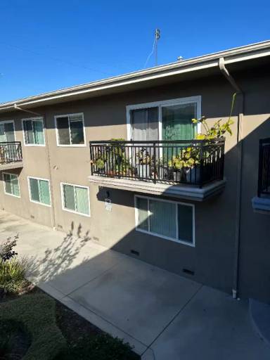 Main picture of 897 Center St