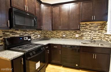 Main picture of 3032 N Milwaukee Ave