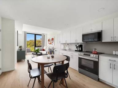 Main picture of 4778 Broadway