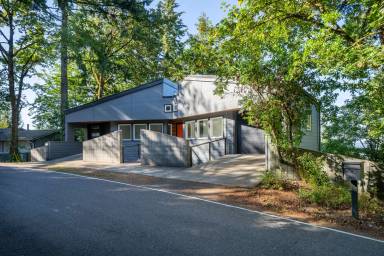 Main picture of 4300 SW Hewett Blvd