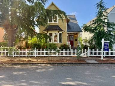 Main picture of 1830 6th Ave