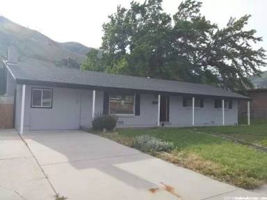 Main picture of 350 Holiday Dr