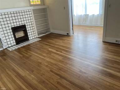 Main picture of 375 S Bouquet St