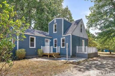 Main picture of 107 Bayberry Ave