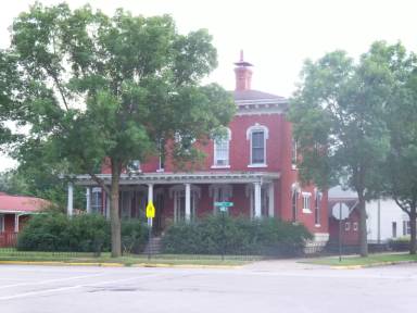 Main picture of 101 E Broadway St