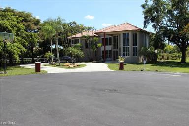 Main picture of 13000 SW 30th Ct