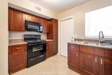 Main picture of 1015 NE 9th Ave