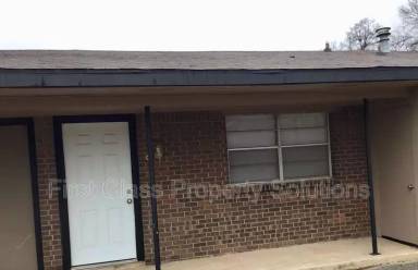 Main picture of 1104 N Carol Ln