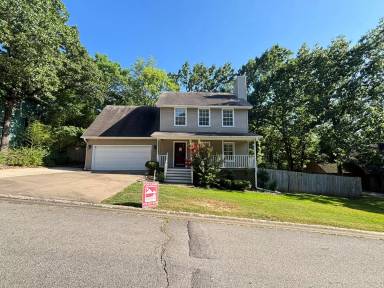 Main picture of 1823 W Berry St