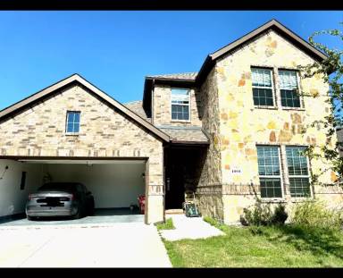 Main picture of 1103 Wagon Wheel Way