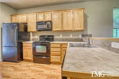 Main picture of 1413 NE Lockheart Ln