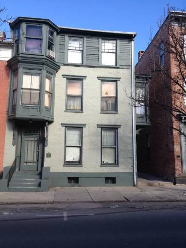 Main picture of 133 Chambersburg St