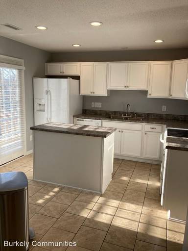 Main picture of 4421 Carlys Way