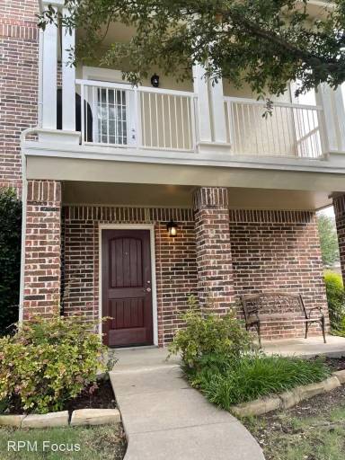 Main picture of 2001 Grove Park Ln