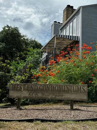 Main picture of 606 W Lynn St