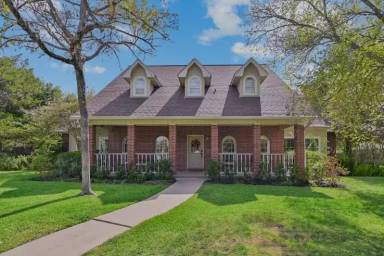 Main picture of 2810 Cimarron Ct