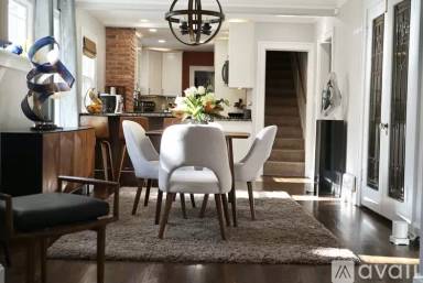 Main picture of 5626 Holmes St