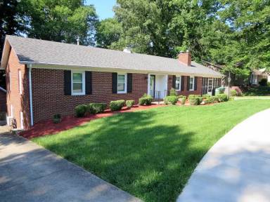 Main picture of 842 Spring Valley Dr