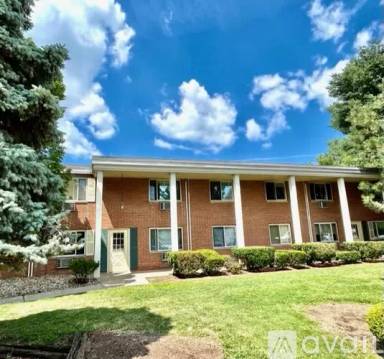 Main picture of Royal Oaks Apartments