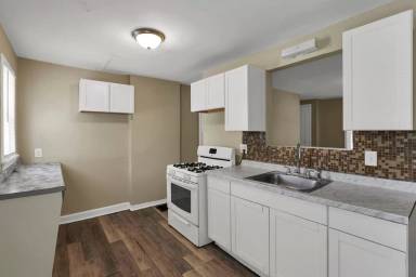 Main picture of 1077 S James Rd