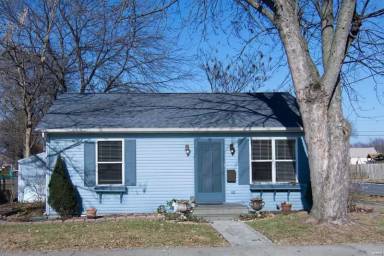 Main picture of 218 E 4th St
