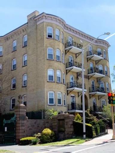 Main picture of 175 Maple St