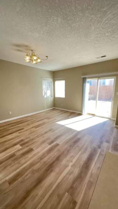 Main picture of 1512 Vista Monte Dr NE