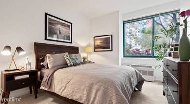 Main picture of 3320 Broadway