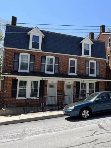 Main picture of 30 N Lee St