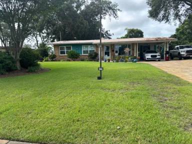 Main picture of 215 Woodlawn Dr