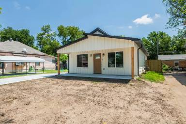 Main picture of 1626 N Topeka St