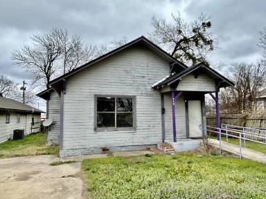 Main picture of 716 E 9th St
