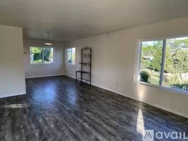 Main picture of 515 W Gutierrez St