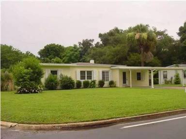 Main picture of 20 Bay Dr SE