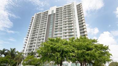 Main picture of Oak Plaza
