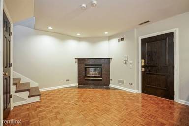 Main picture of 2852 N Southport Ave