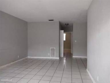 Main picture of 5908 Thomas St