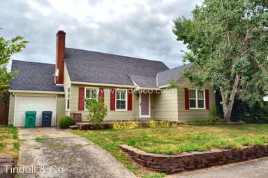 Main picture of 7067 N Dwight Ave