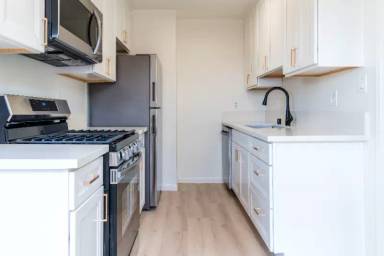 Main picture of 6027 Adelaide Ave