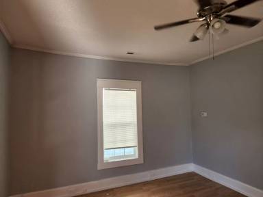 Main picture of 1809 E Main St