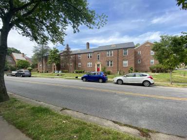 Main picture of 808 Monument Ave
