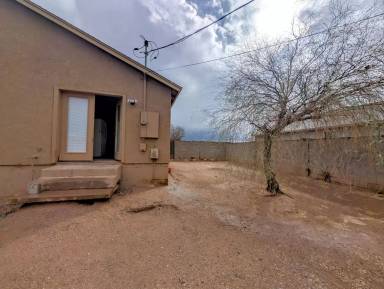 Main picture of 1722 E Encinas Ln