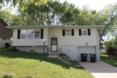 Main picture of 7629 Mary St