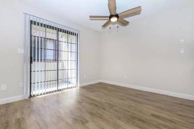 Main picture of 1001 Outer Rd