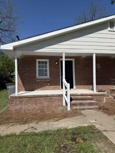 Main picture of 202 Burr St