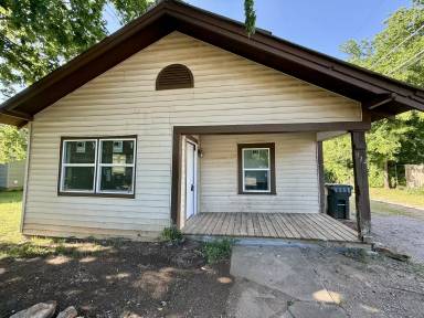 Main picture of 914 W Vinita Ave