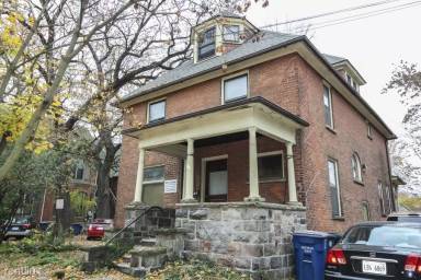 Main picture of 213 N Division St